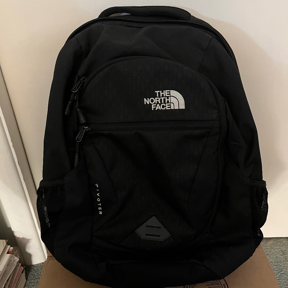 North Face Pivoter Backpack🖤